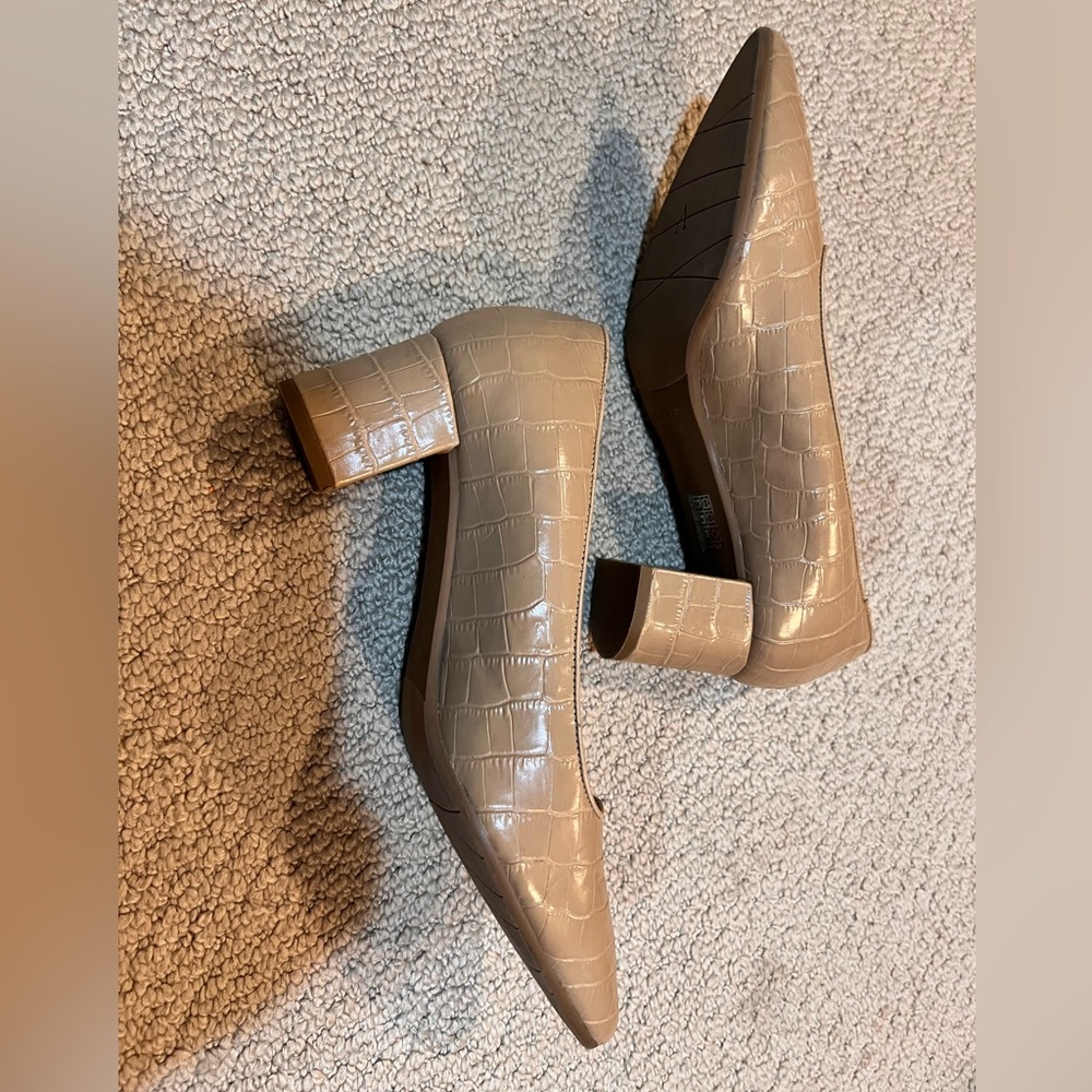 Tan chunky heals. Great condition